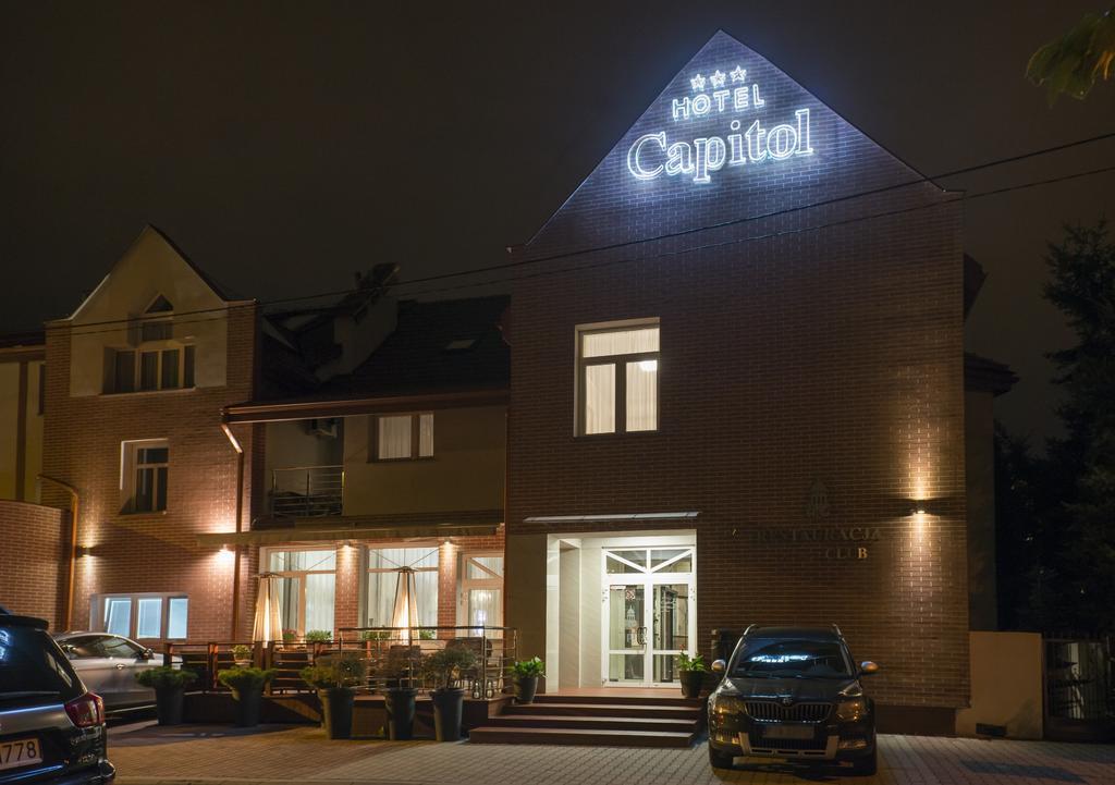 Hotel Capitol بيالا بودلاسكا المظهر الخارجي الصورة