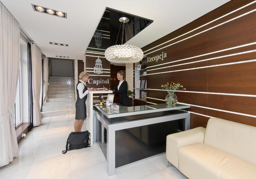 Hotel Capitol بيالا بودلاسكا المظهر الخارجي الصورة