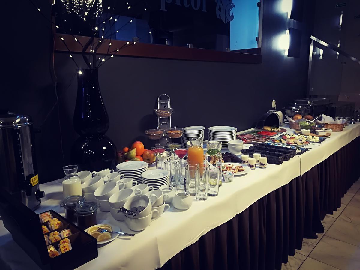 Hotel Capitol بيالا بودلاسكا المظهر الخارجي الصورة